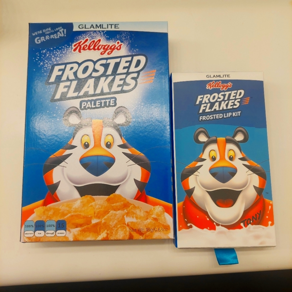 Glamlite Frosted Flakes Eye Shadow Palette & Lip Kit♡♡♡
